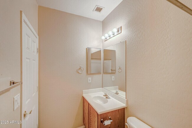 Building Photo - 40102 N Bridlewood Ct