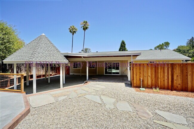 Building Photo - Completely Renovated Large Novato Home in ...