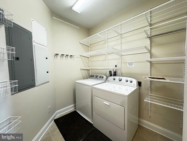 Building Photo - 9204 Charleston Dr