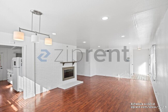 Building Photo - 246 St Andrews St