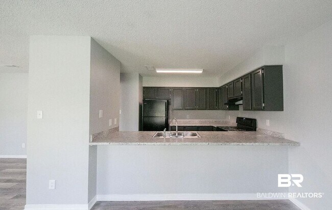 Building Photo - 513 W Rose Ave