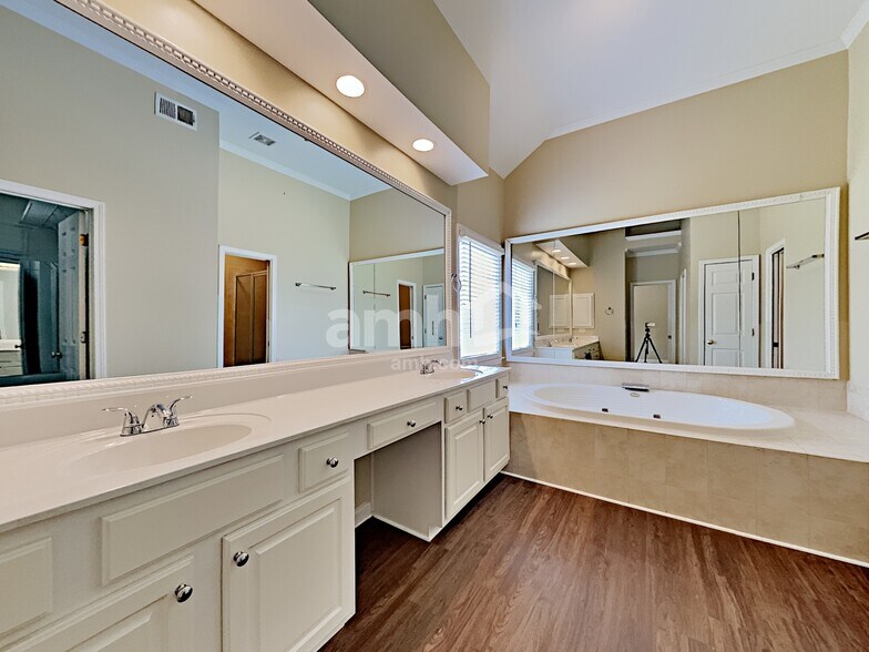 Building Photo - 7258 Grand Reunion Dr