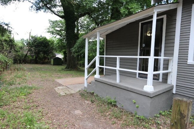 Building Photo - CENTRAL GARDENS BUNGALOW