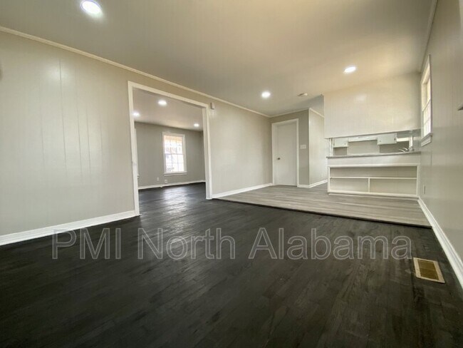 Building Photo - 69 E Lakeside Dr