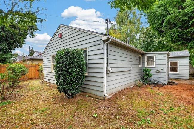 Building Photo - 2124 NE 78th Ave