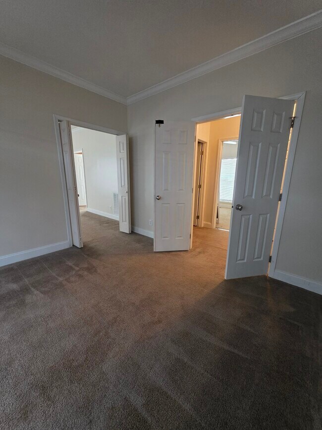 Building Photo - TR House