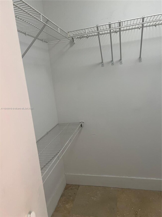 Building Photo - 1401 SW 22nd St