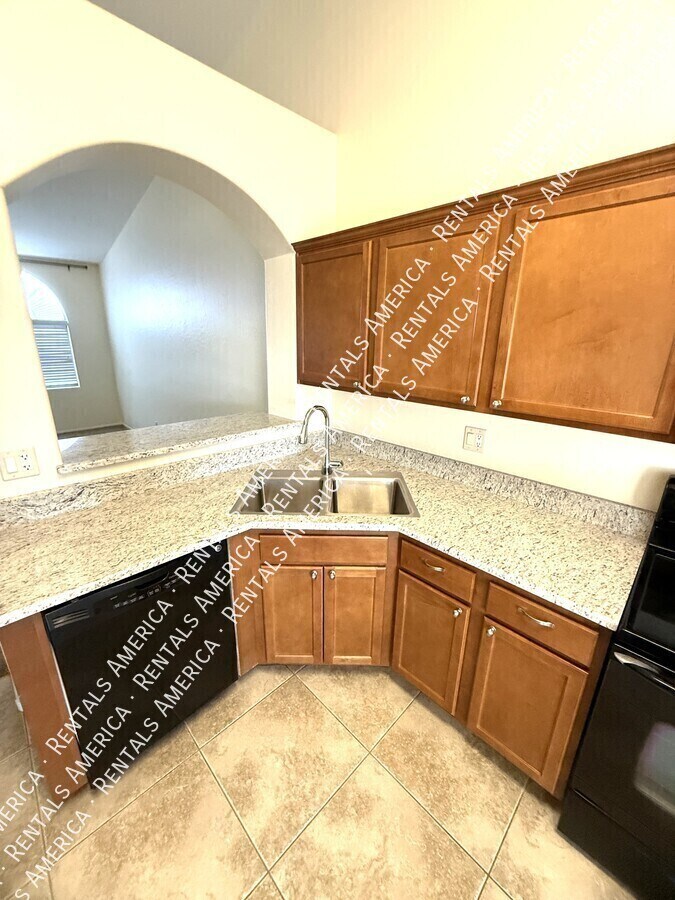 Building Photo - 3051 S Eugene