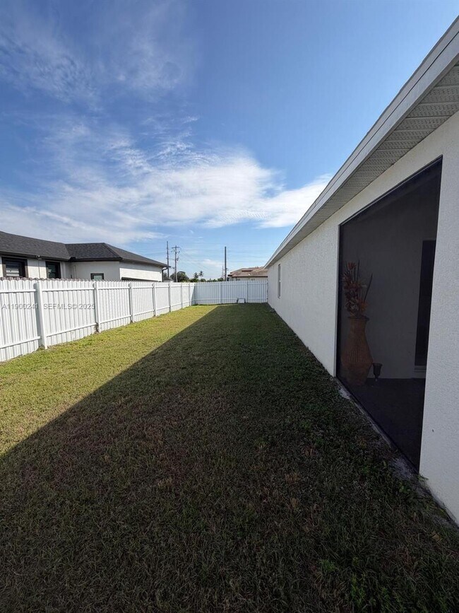 Building Photo - 304 El Dorado Blvd S