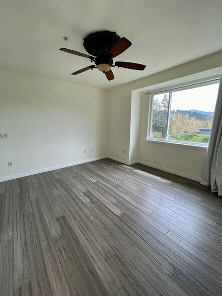 Building Photo - Issaquah Townhouse at Peregrine Point...