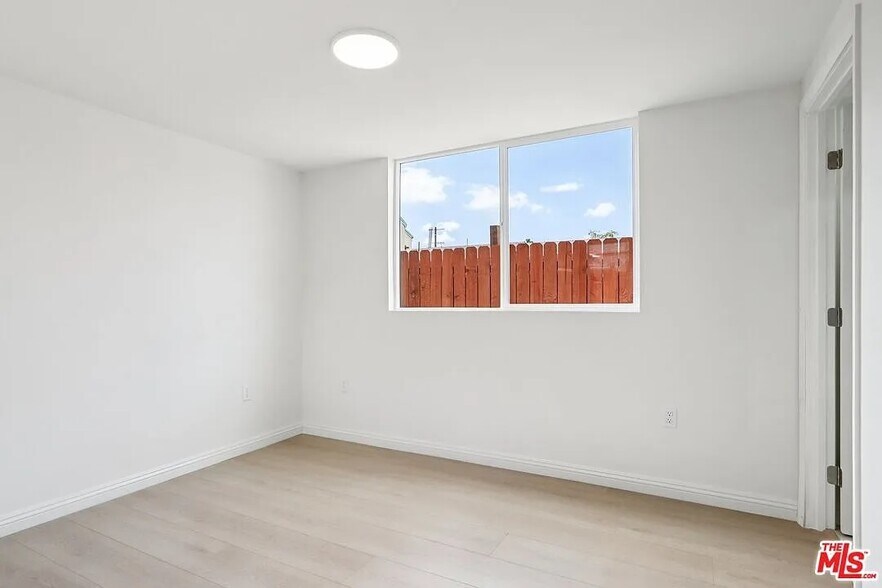 Building Photo - 1673 E 111th St