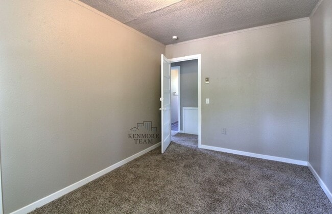 Building Photo - 3 Bedroom, 1.5 Bathroom Duplex in Richland