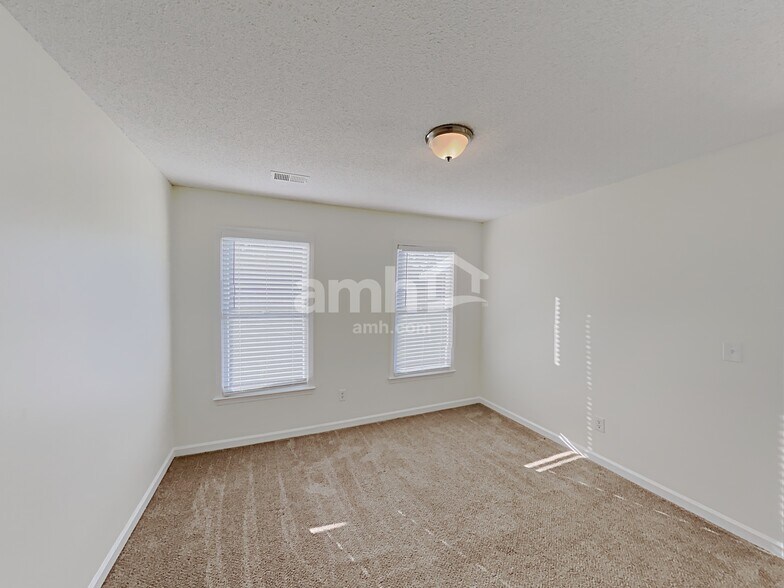 Building Photo - 1121 Lauren Way