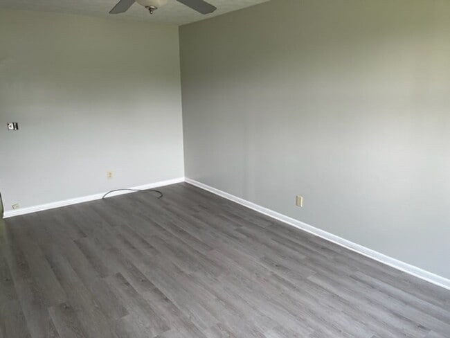 Building Photo - ONTARIO SCHOOLS - 2BR 1BA HALF DUPLEX!