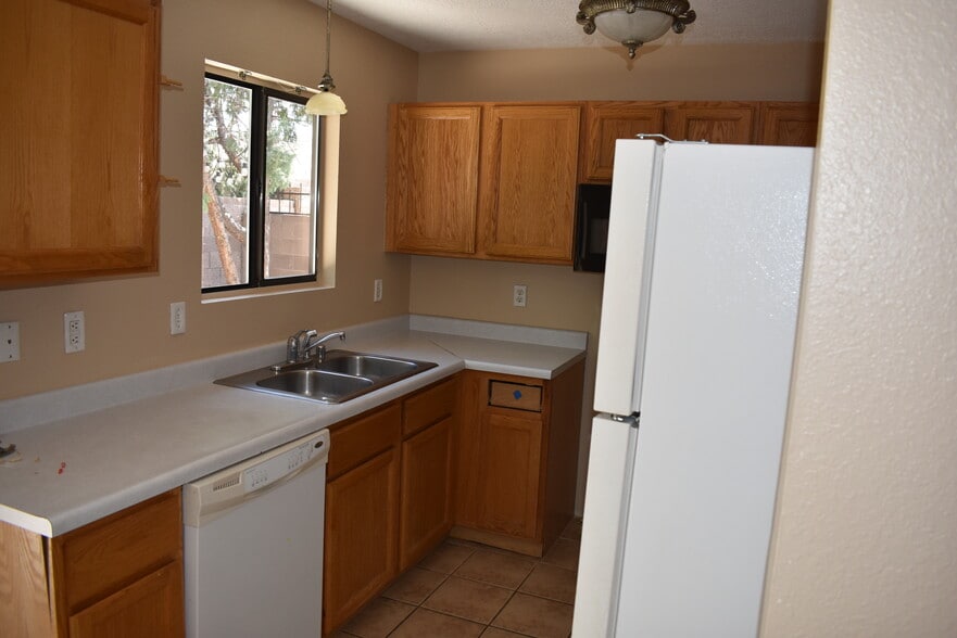 Building Photo - 8600 Simi Ln NE