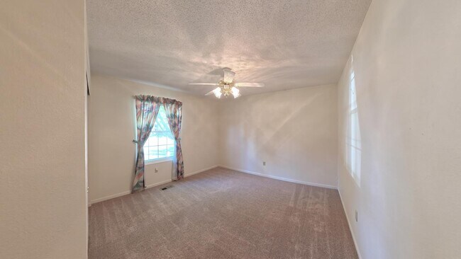 Building Photo - 1125 Butternut Ln