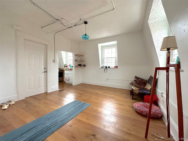 Building Photo - 56 Dubois St