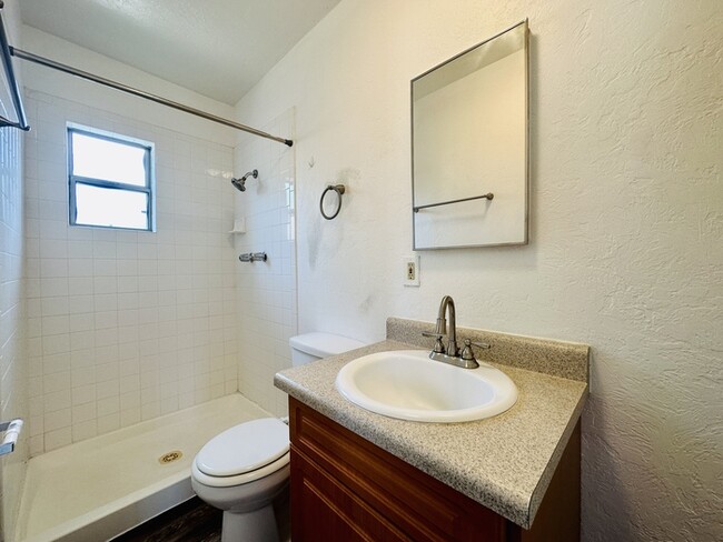 Building Photo - $200 Move In Special! Spacious Studio Avai...