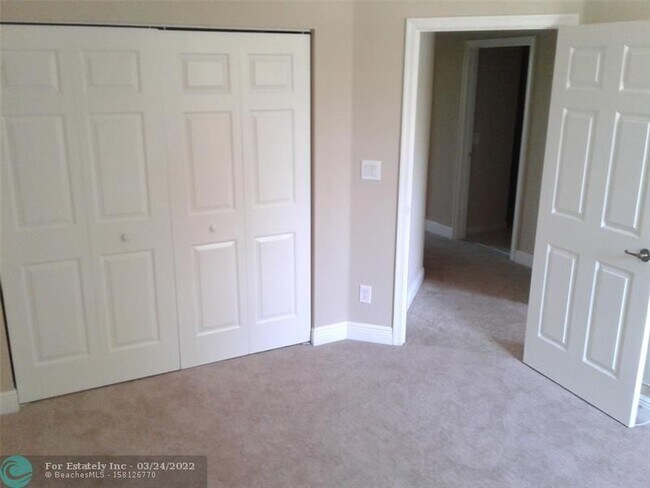 Building Photo - 3409 Lakeside Dr