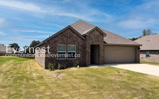 Building Photo - 4-Bed/ 2-Bath Home/Pet Friendly/ Voucher Accepted/Available Now!