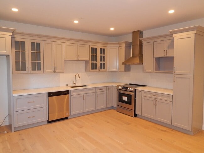 Building Photo - Rent $1900- Deluxe newer 1 Bedroom 1 Bath duplex upper level. El Sobrante