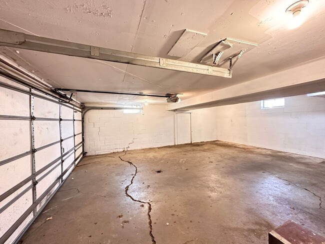 Building Photo - 9133 Oakwood Rd