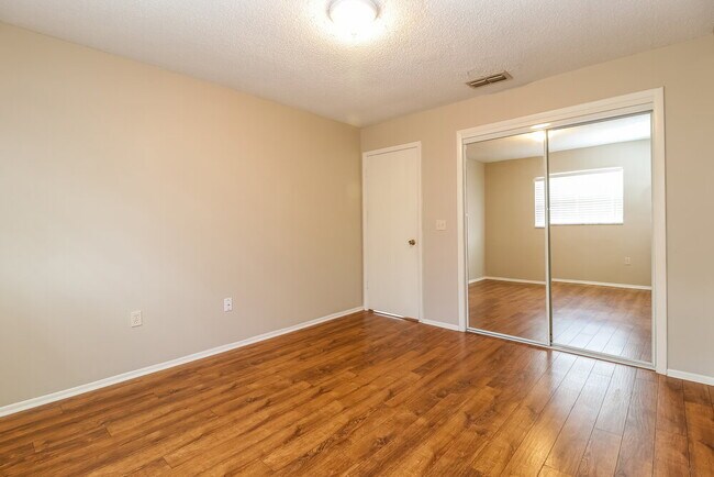 Building Photo - 5113 Gardendale Ln