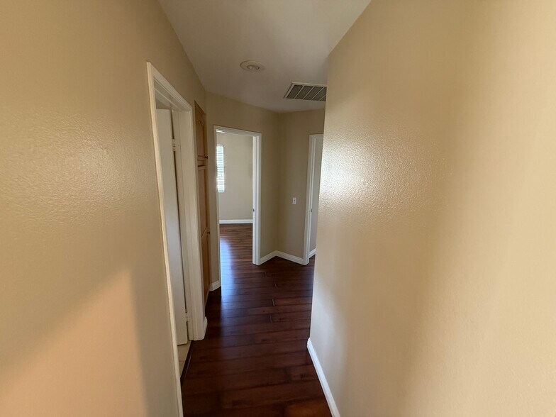 Building Photo - 748 North Siavohn Drive