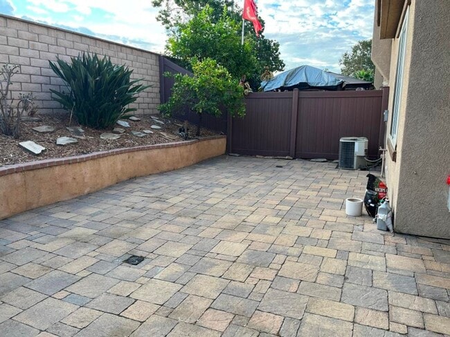 Building Photo - 4Bed/2.5Bath Home in the Brisbane complex~ Brisbane