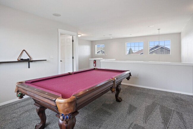Building Photo - Huge home, recent upgrades!  Like new!