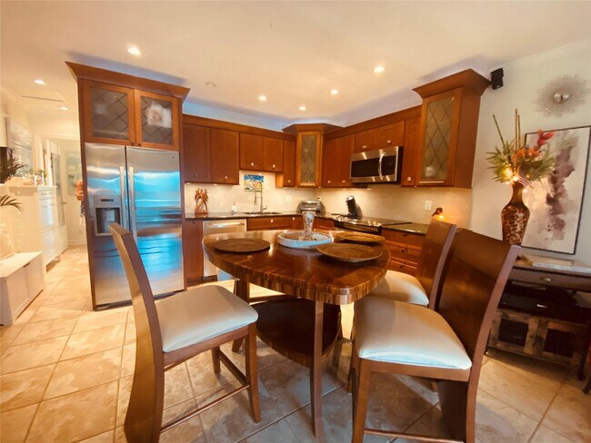 Building Photo - 3212 SE 8th St