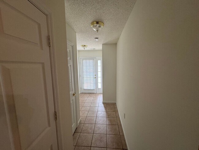 Building Photo - 11371 Clubhaven Pl