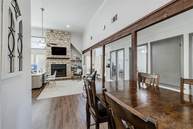 Building Photo - 10401 N Lamar Blvd