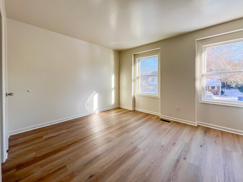 Building Photo - 22 Fox Hill Dr