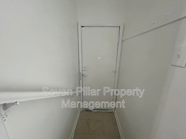 Building Photo - 339 S Napoleon Ave