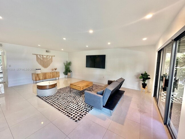 Building Photo - 3736 NE 166th St