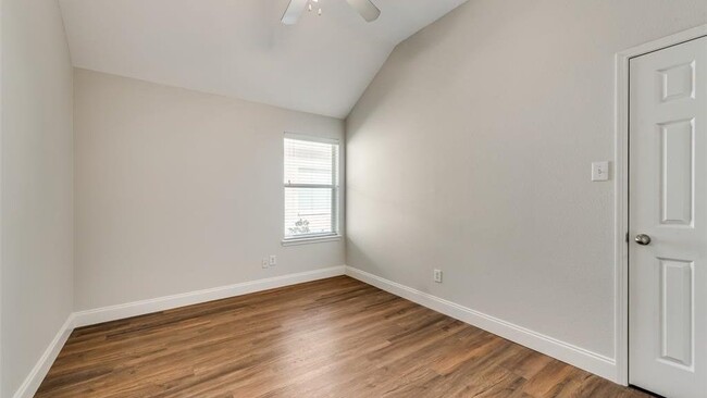 Building Photo - 10733 Vista Heights Blvd