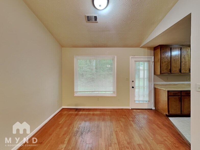 Building Photo - 2971 Meadow Ln