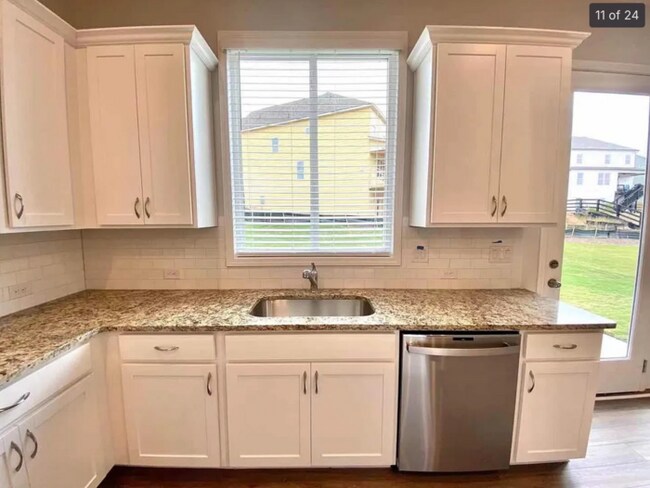 Building Photo - 166 Fieldbrook Xing