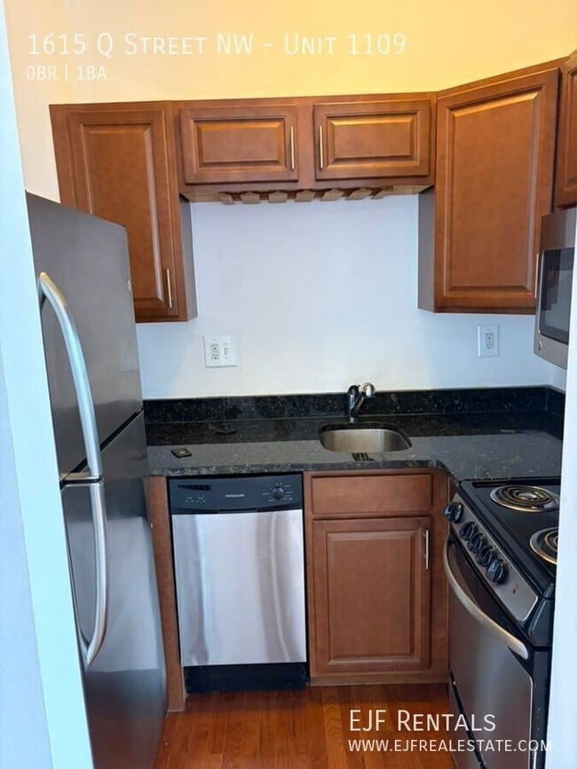 Building Photo - 1615 Q St NW