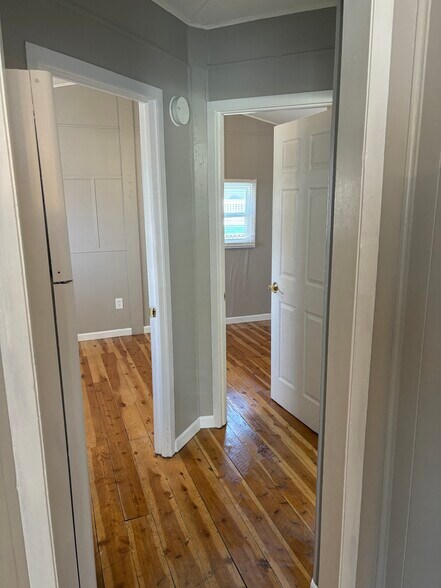 Building Photo - 2927 Godfrey St