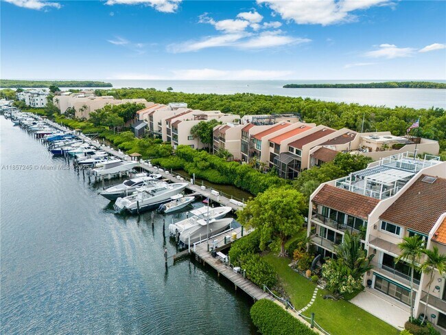 Building Photo - 6100 Paradise Point Dr