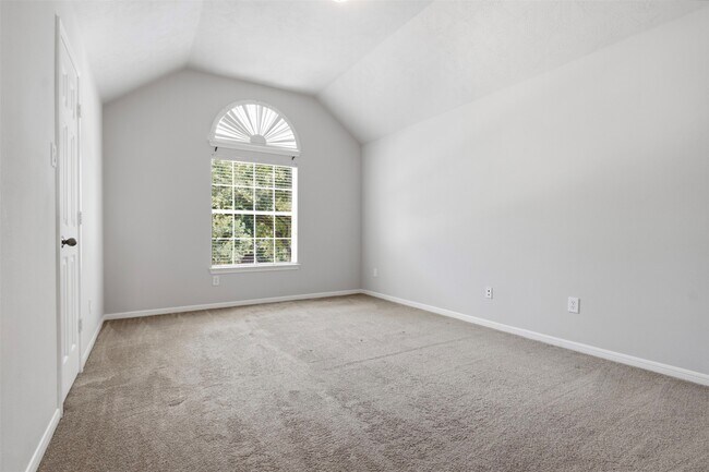 Building Photo - 21811 Honeysuckle Grove Ln