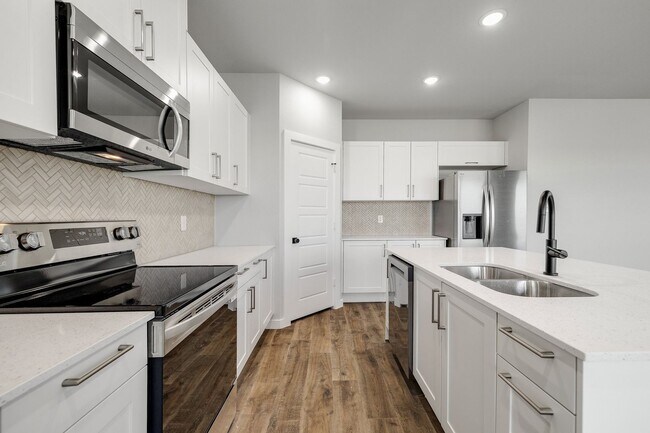 Building Photo - EDGEWOOD ESTATES NOW PRE-LEASING! LUXURIOUS DUPLEX LOCATED ON 1-ACRE LOT IN MIDLOTHIAN, TX!