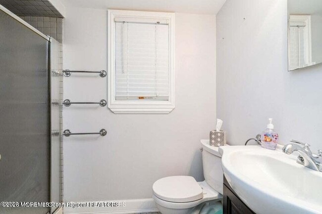 Building Photo - 37 Pine Tree Dr