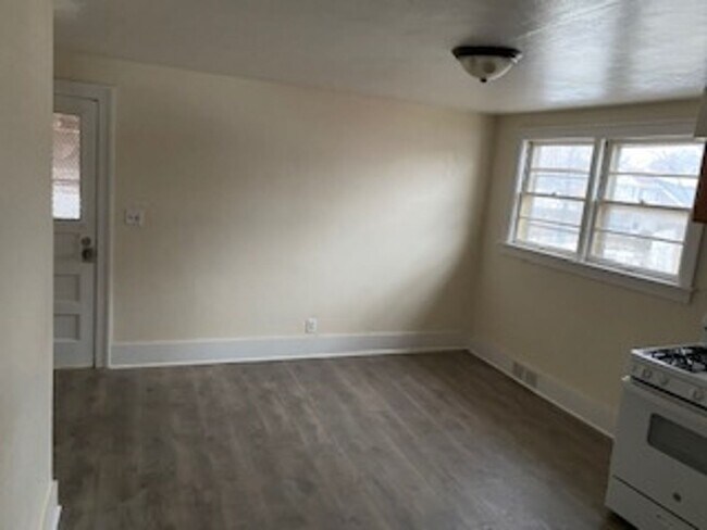 Building Photo - 1319 Clover Ave