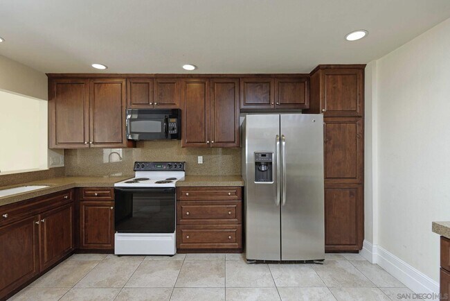 Building Photo - 2585 Caminito Muirfield