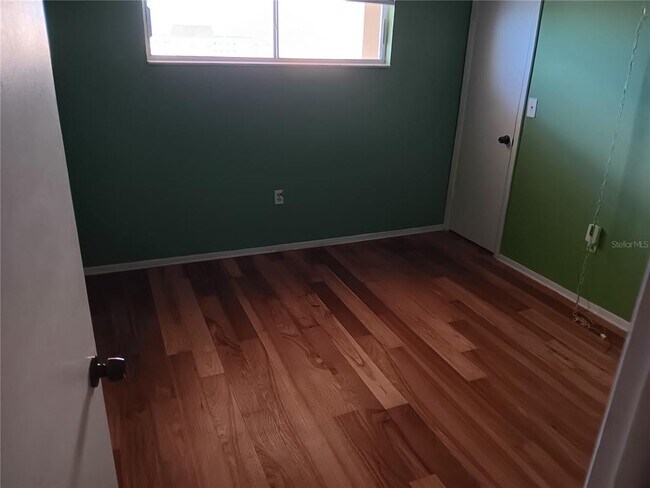 Building Photo - 4775 Cove Cir