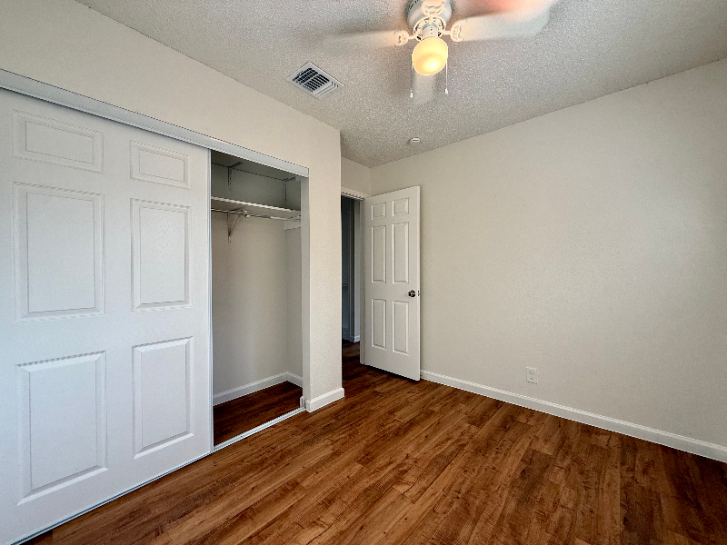 Building Photo - 8519 Ridge Garden Dr