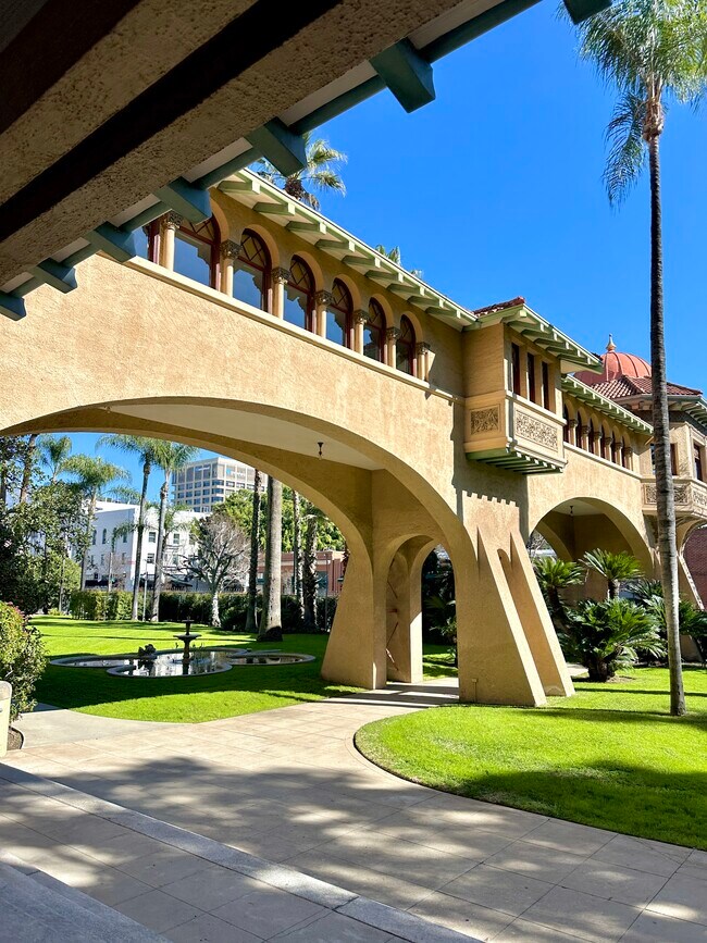 Building Photo - 99 S Raymond Ave